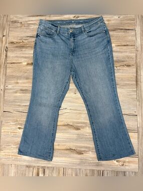 St. John's Bay Jeans Women’s Size 18S Short Blue Bootcut High Rise 37x25 Stretch